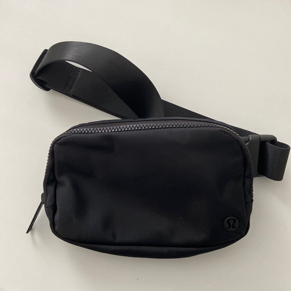 BRAND NEW lululemon fanny pack